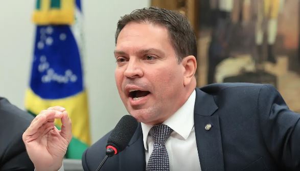 Prisão de Ramagem é fruto da cooperação entre Brasil e EUA, diz PF