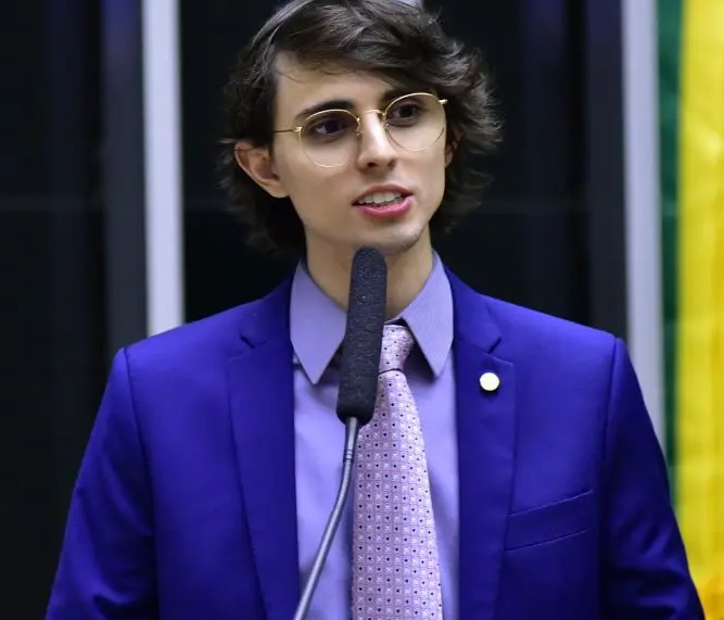 Deputado apresenta PEC que pode mudar atuação e remuneração de vereadores no Brasil