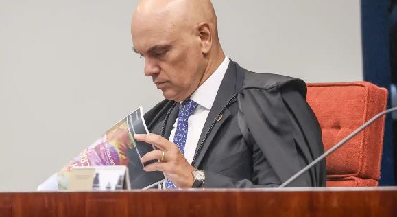 Moraes abre ação contra Flávio Bolsonaro por suposta calúnia a Lula