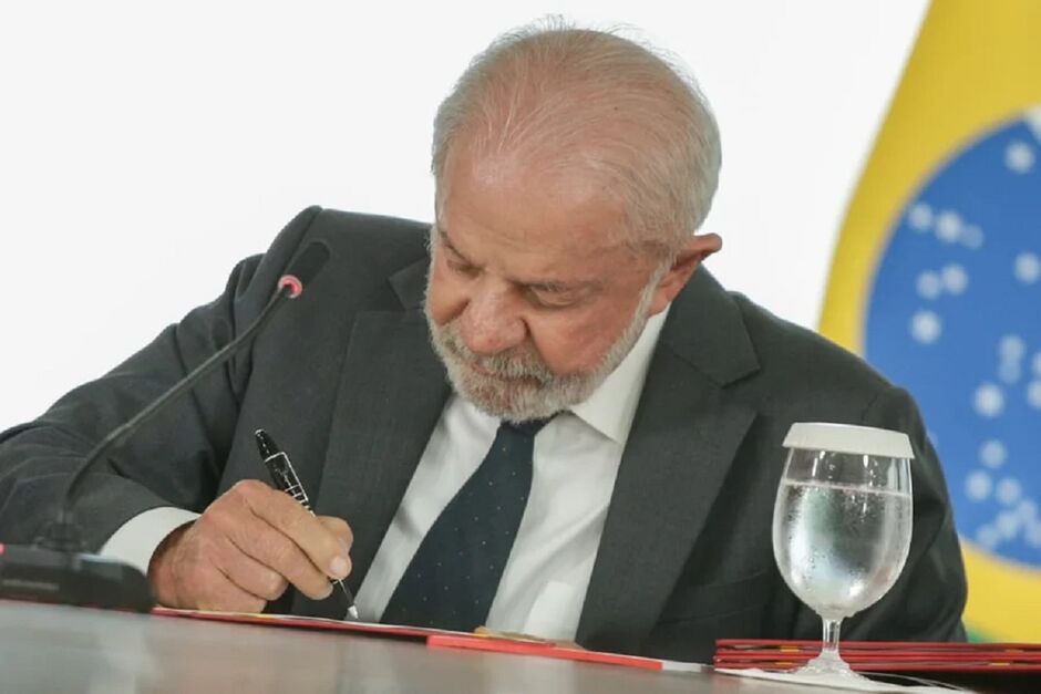 Lei sancionada por Lula regulamenta guarda de animais e protege vítimas de violência