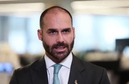 Moraes vota para condenar Eduardo Bolsonaro por difamação