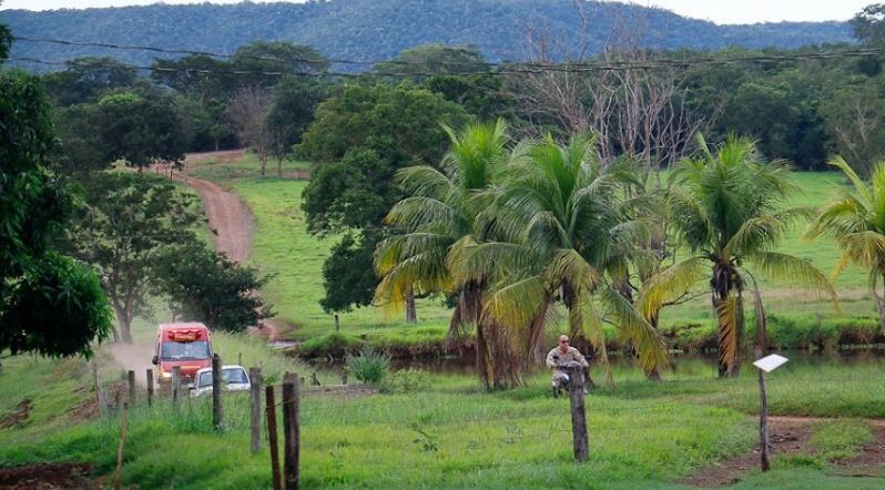 Trabalhador rural é espancado e pula de carro em movimento para escapar em MS