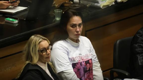 Monique Medeiros se entrega à polícia e volta a ser presa