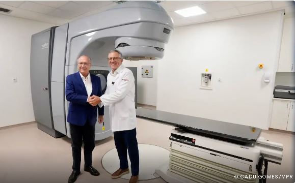 Governo entrega aceleradores lineares para radioterapia para 5 estados