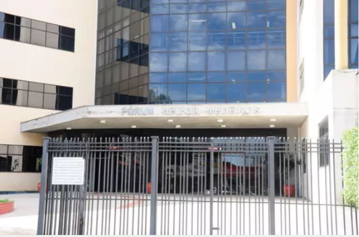 Justiça condena loja por impedir cliente de levar compras já pagas