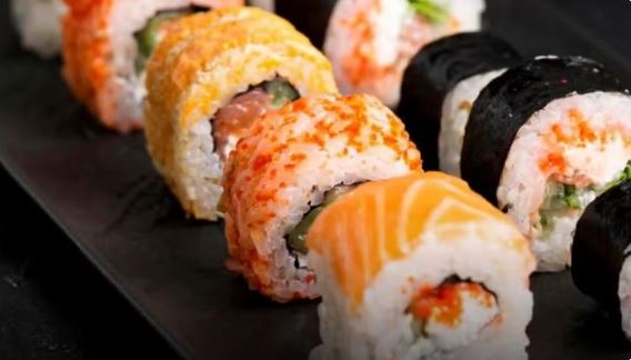 Homem é condenado por aplicar golpe para comer sushi de graça em SC