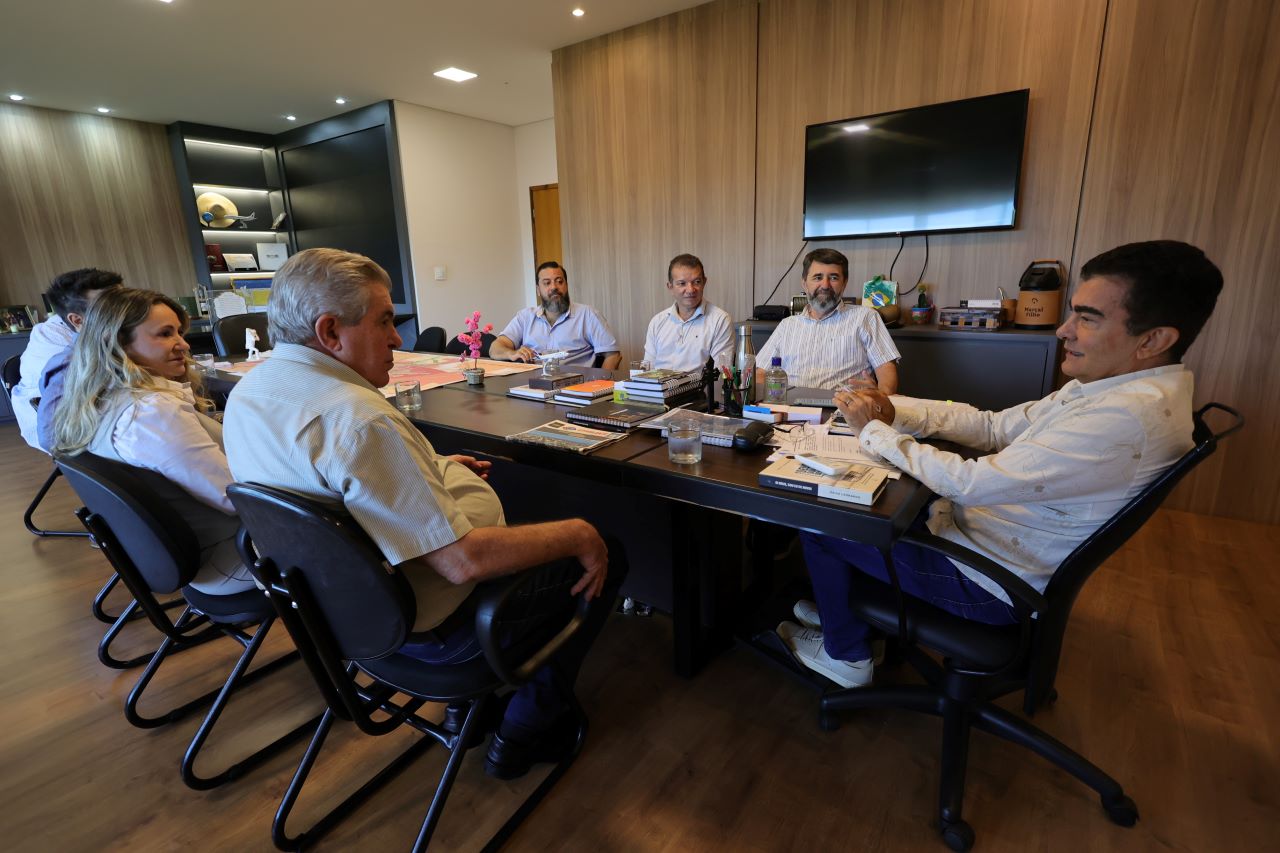 Prefeitura recebe lideranças do comércio para discutir parquímetro
